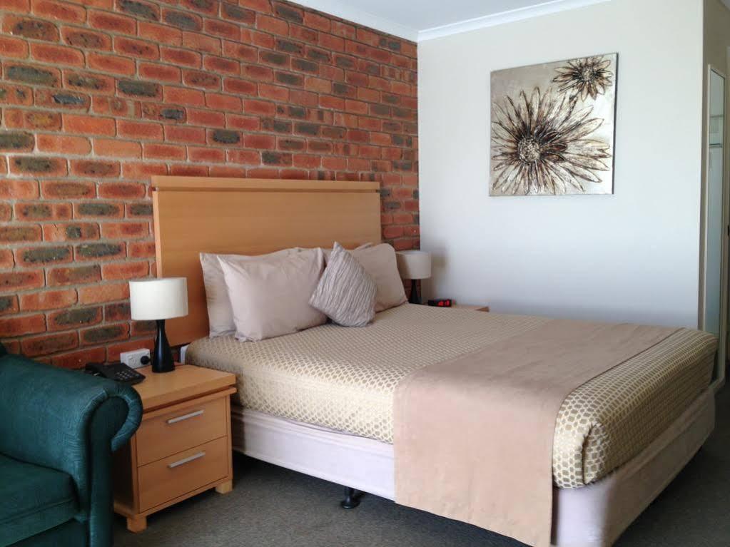 Australian Settlers Motor Inn Swan Hill Exterior photo
